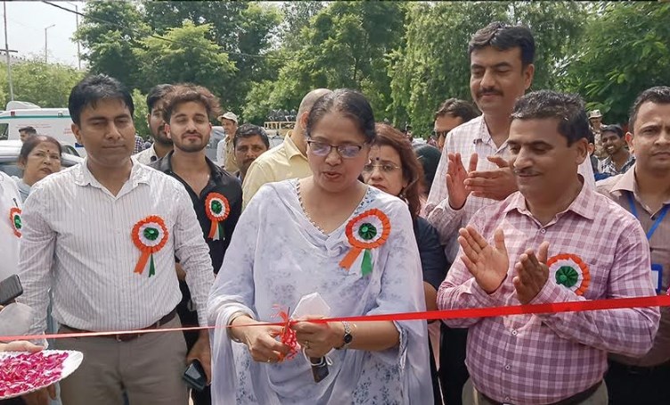 Comm Secy LED inaugurates Mega Job Fair-2022 at Kala Kendra Jammu