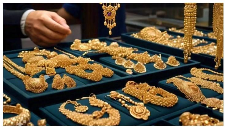 Gold trades flat at peak level of Rs 94 150 per 10 g silver declines Rs 1 000