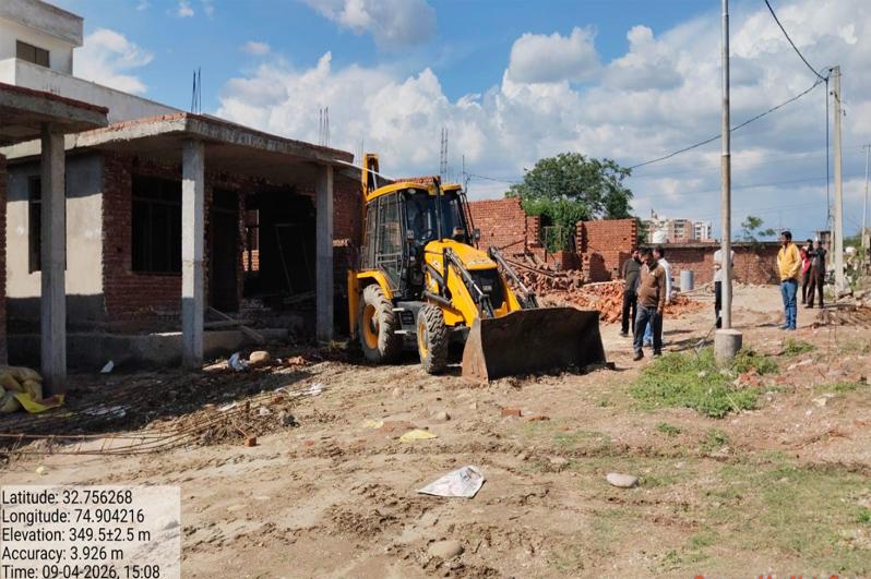 JDA conducts anti-encroachment; retrieves 8 Kanal land at 2 locations