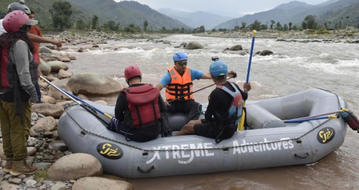 In a first DC inaugurates Rafting Trail in Poonch