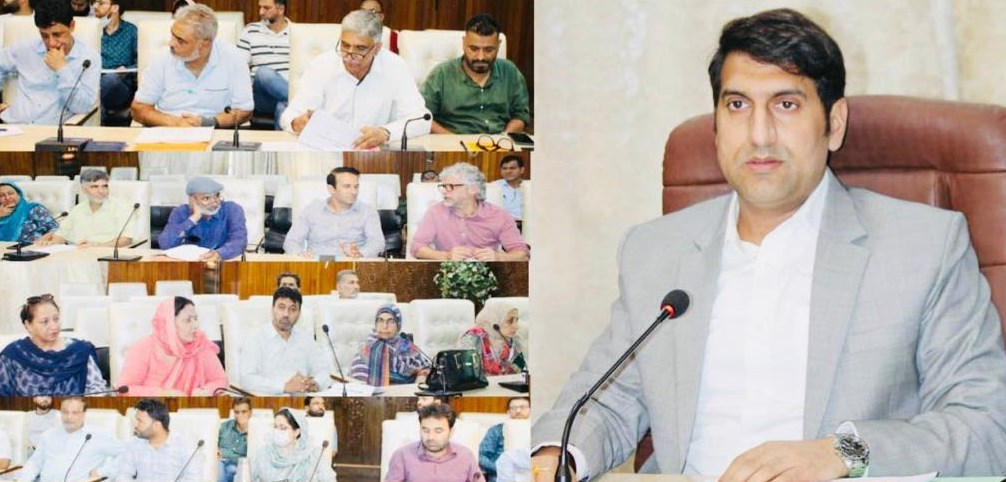 DC Srinagar finalises Action Plan for roll out of Ayushman Bhava programme to achieve 100% coverage of health schemes