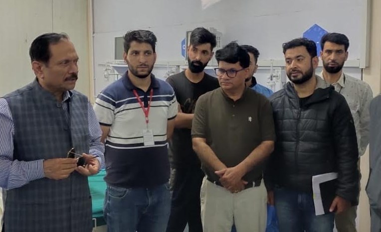 Advisor Bhatnagar visits Nunwan, Chandanwari Base Camps