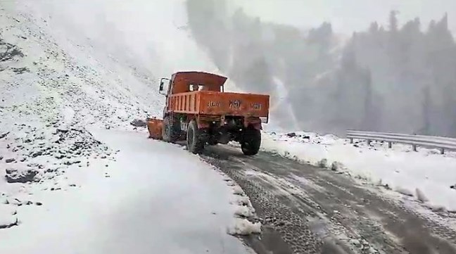 Mughal road closed due to fresh snowfall