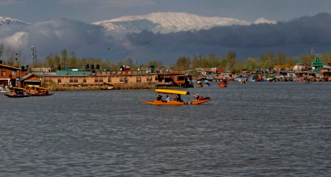 MeT says hot, humid weather to continue as night temperatures rise in J&K