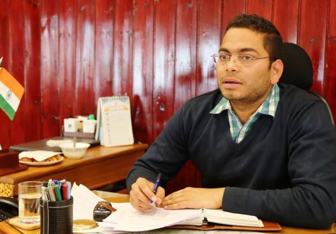 DC Jammu urges officers to be punctual, strengthen public outreach