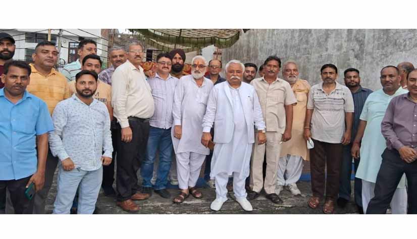 Sadhotra slams BJP for pushing small traders to wall