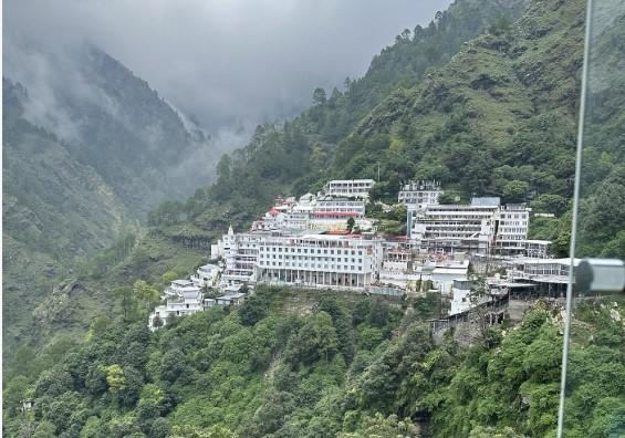 Over 95,000 pilgrims visit Mata Vaishnodevi shrine in first two days