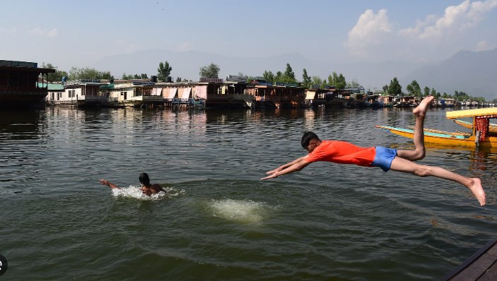 MeT issues yellow warning for ‘Isolated Heat Wave’ in Kashmir