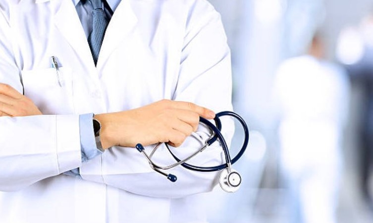 GMC doctors performing private surgeries under Ayushman during duty hours; Government issues notices