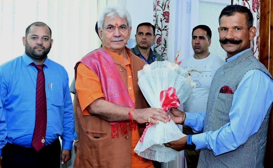 Lt Governor attends flag-in ceremony of JIM&WS Pahalgam’s Mountain Expedition-NUN-KUN