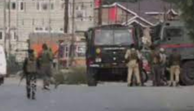 Labour Commissioner visits several establishments, construction sites in Jammu