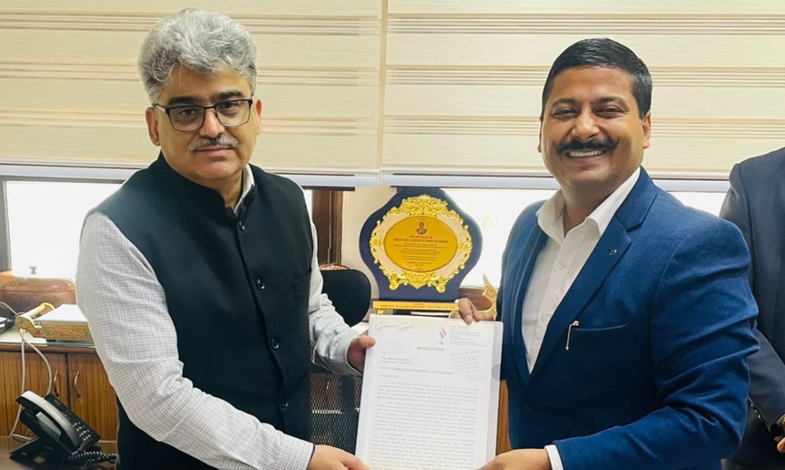 Gaurav calls on CS Dulloo, discusses Gair Mumkin Khad issues affecting Jammu residents