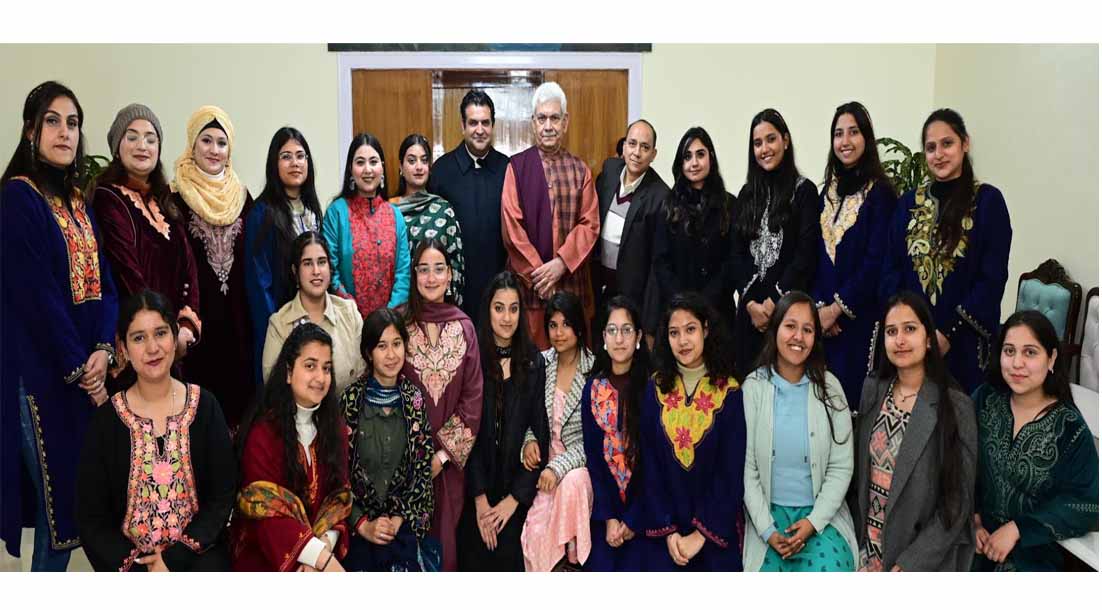 Artists from J&K, part of Republic Day’s Vande Bharatam Dance Festival at Kartavya Path call on Lt Governor