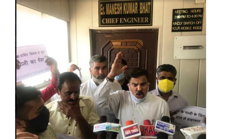 NPP protests against Jal Shakti Deptt at CE Office Jammu