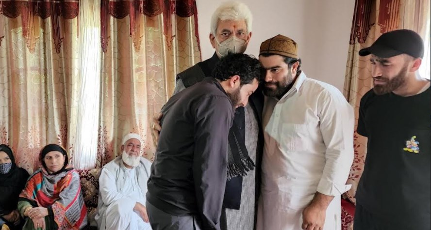 Lt Governor visits the family members of Brave JKP Martyr Mudasir Ahmad