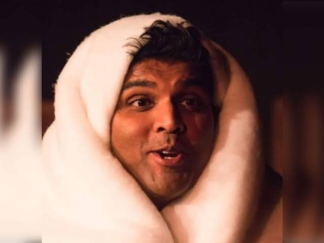 Indian origin stand up comedian dies while performing on stage 
