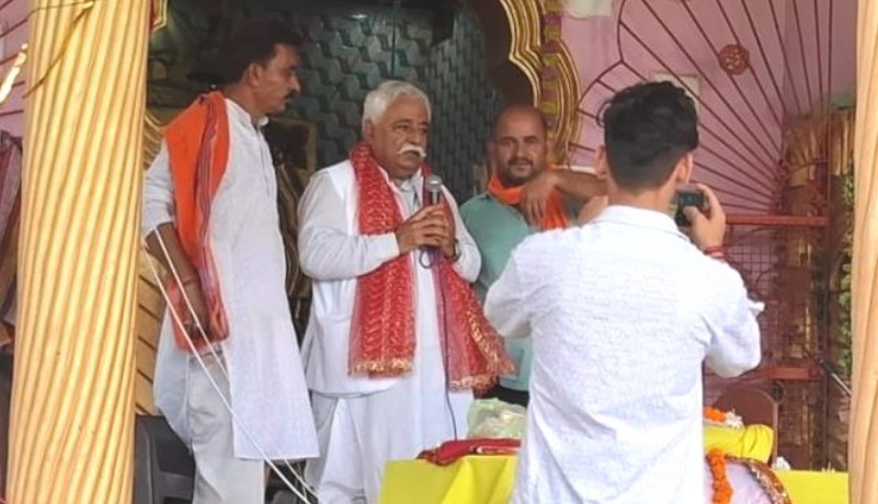Sadhotra pays obeisance at Bhagwan Shiv Mandir Karwanda, prays for universal peace