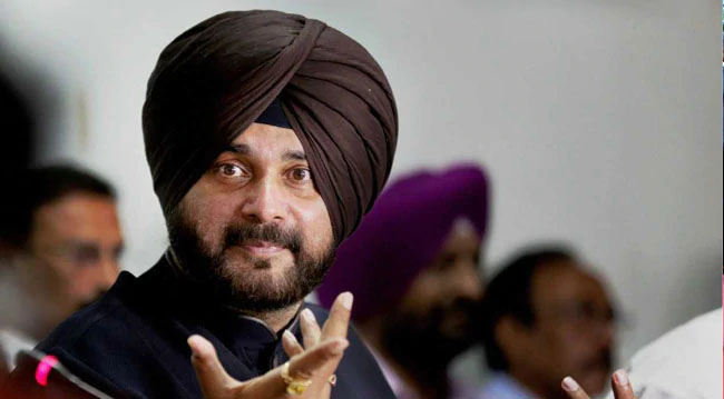 Navjot Singh Sidhu submits resignation letter to Rahul Gandhi