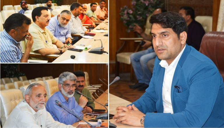 DC Srinagar reviews implementation of directions of LG to resolve public matters