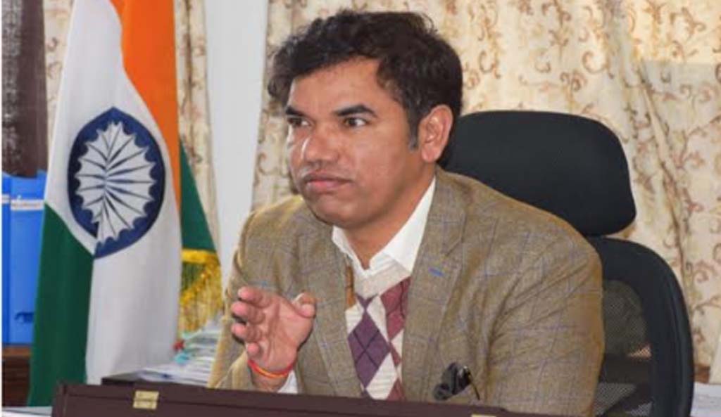 Night Bus service in Srinagar: Div Com Kashmir directs for immediate induction of buses on routes