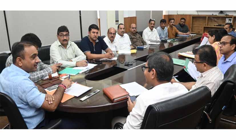 Div Com Jammu reviews progress of JMRDA, Smart City projects