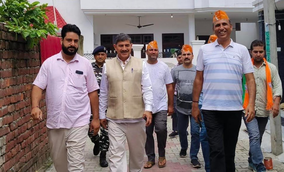 Jugal tours Miran Sahib in Jammu South held Sampark Se Smarthan