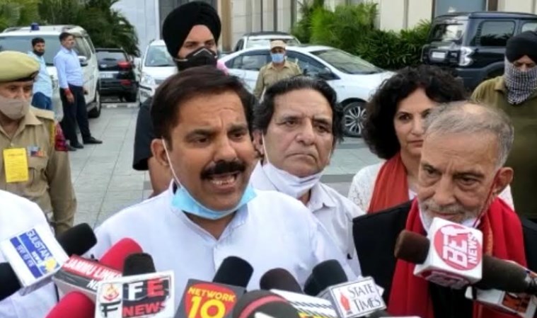 Delimitation Commission:  NPP delegation met Delimitation Commission   in Jammu demanded 50:50 Assembly seats