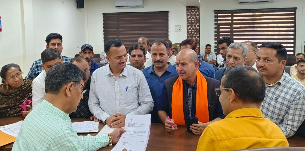 Jugal Kishore Sharma, Balwant Mankotia listens to the grievances of Public