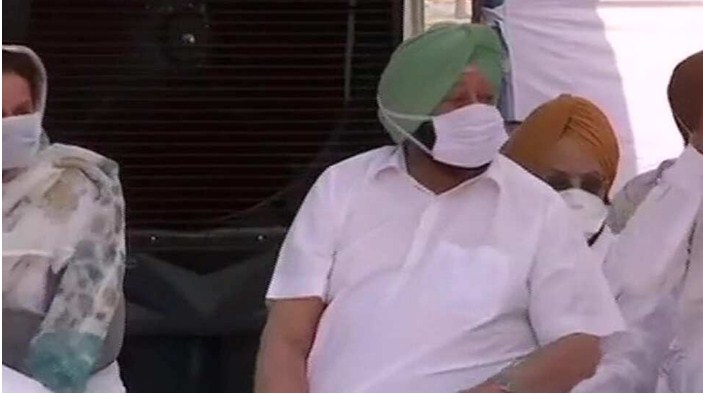 Punjab CM Amarinder Singh holds sit-in protest against farm bills at Bhagat Singh’s village