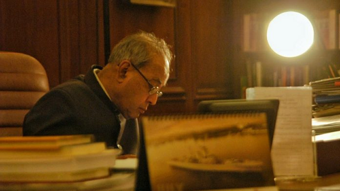 In Book, Pranab Mukherjee Blames Sonia Gandhi, Dr Singh For 2014 Debacle