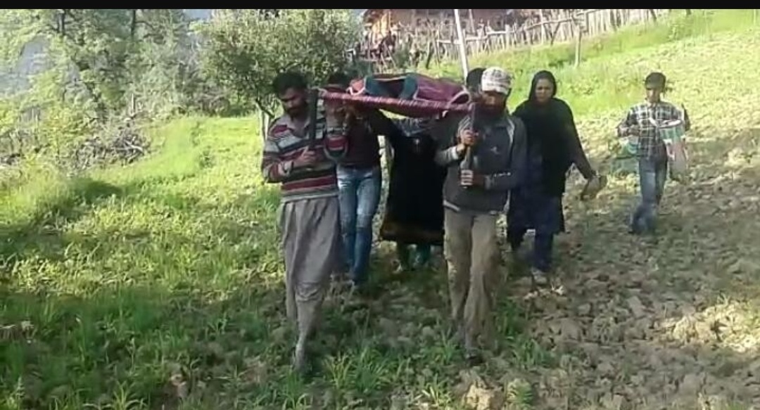 Dark Reality : No roads, patients carried on shoulders for Kms for treatment in J&K 
