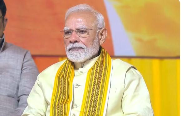 PM reaches out political parties, asks all to stand together for national interests