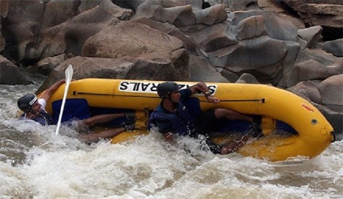 Mother and daughter rescued after boat capsizes in Wular lake