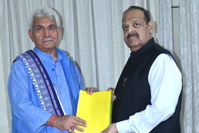 Former Legislator Devender Singh Rana call on Lt Governor