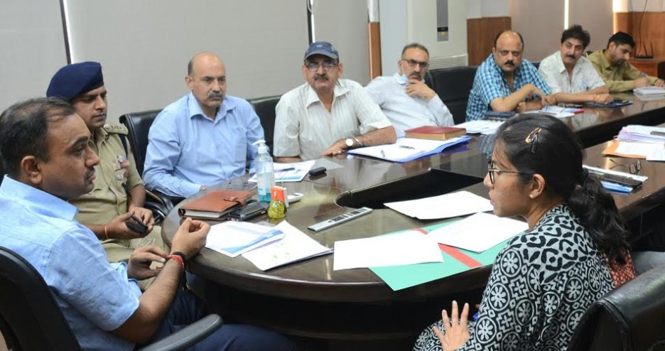 Div Com Jammu reviews progress of Road projects being executed by NHIDCL