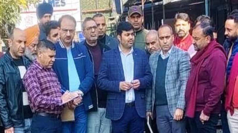 MLA Randhawa, Commissioner JMC take stock of developmental activities in Gandhi Nagar