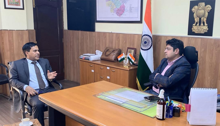 Regional Passport Officer Jammu calls on Div Com