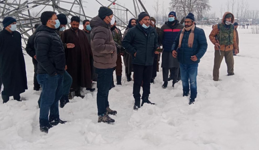 Essential services being restored on war-footing basis, 70% roads cleared under priority Phase I: Div Com