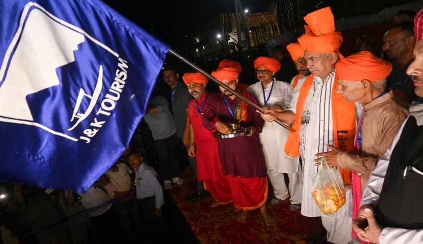 Amarnath Yatra: Jammu and Kashmir LG Manoj Sinha flags off first batch of pilgrims