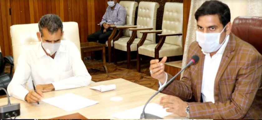 DC Sgr urges unemployed youth of Srinagar to take benefits from the Govt schemes