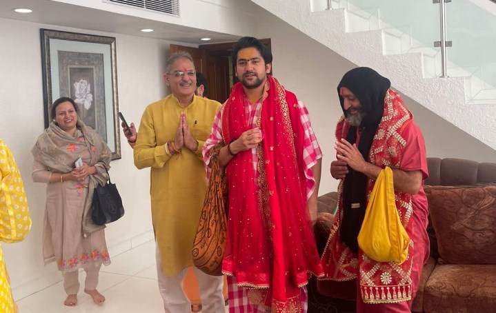 Kavinder meets Dhirendra Krishna Shastri, discusses enormity of Hindu traditions