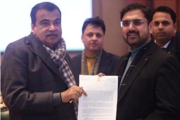 Satish Sharma calls on Union Minister; discusses issues regarding road, transport infra in J&K