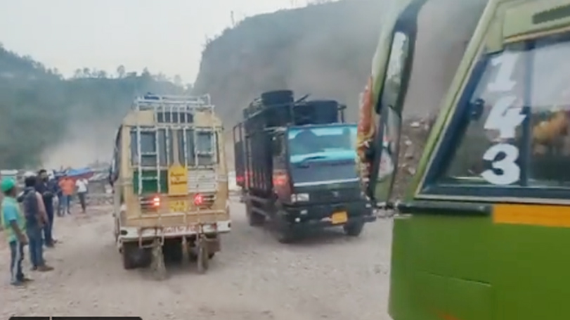 J&K highway reopened, stranded vehicles allowed towards Kashmir