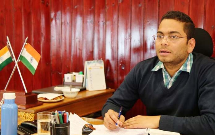 DM Jammu seeks explanation from 13 BDOs for poor performance