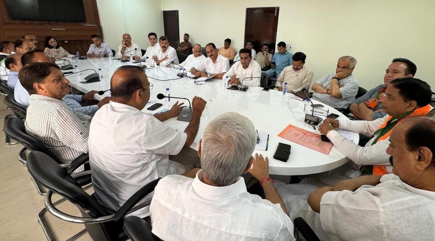 BJP holds crucial meeting of party MLAs, denounces discriminatory language policy, demands justice for Nai Basti shopkeepers