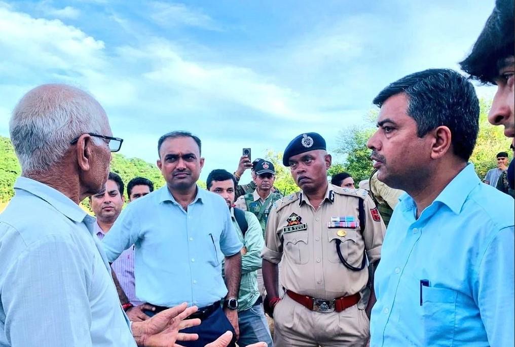 Div Com, IGP Jammu visit cloudburst, flash-flood affected areas of Kathua
