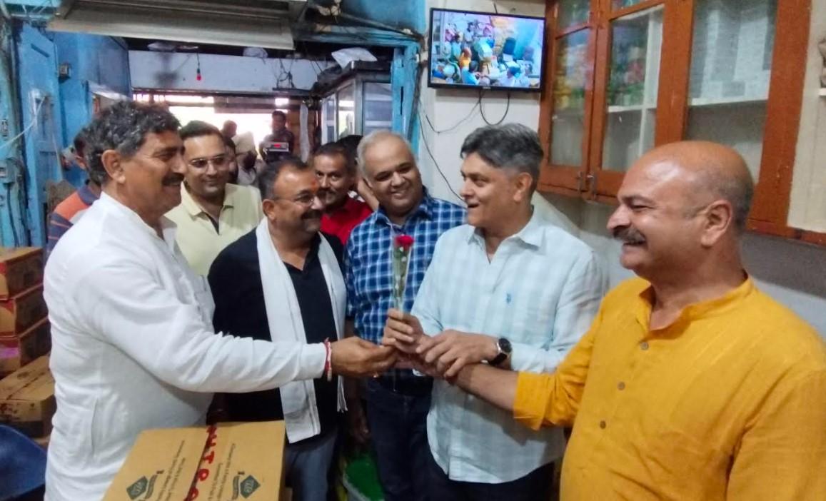MP Jugal Kishore, Yudhvir , Randhawa visited Warehouse Market