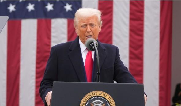 Donald Trump announces 25% US tariff on truck imports from November 1