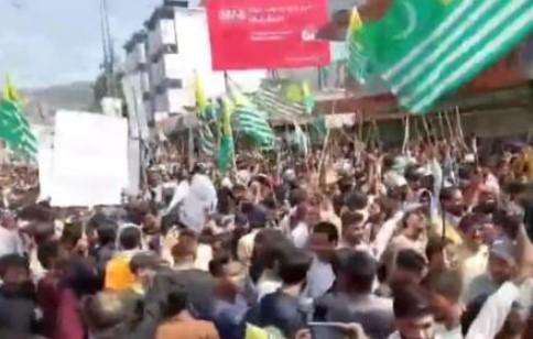 OIC rakes up Kashmir, stays mum on protests in PoK