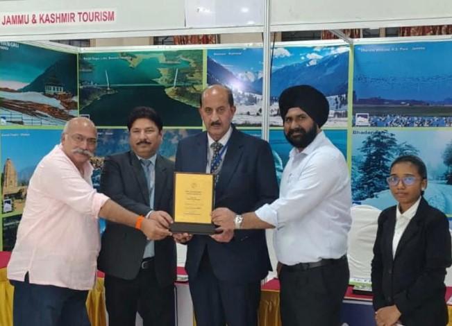 J&K Tourism Dept Wins Appreciation Award at INDIA International Trade Exhibition 2025, Madurai